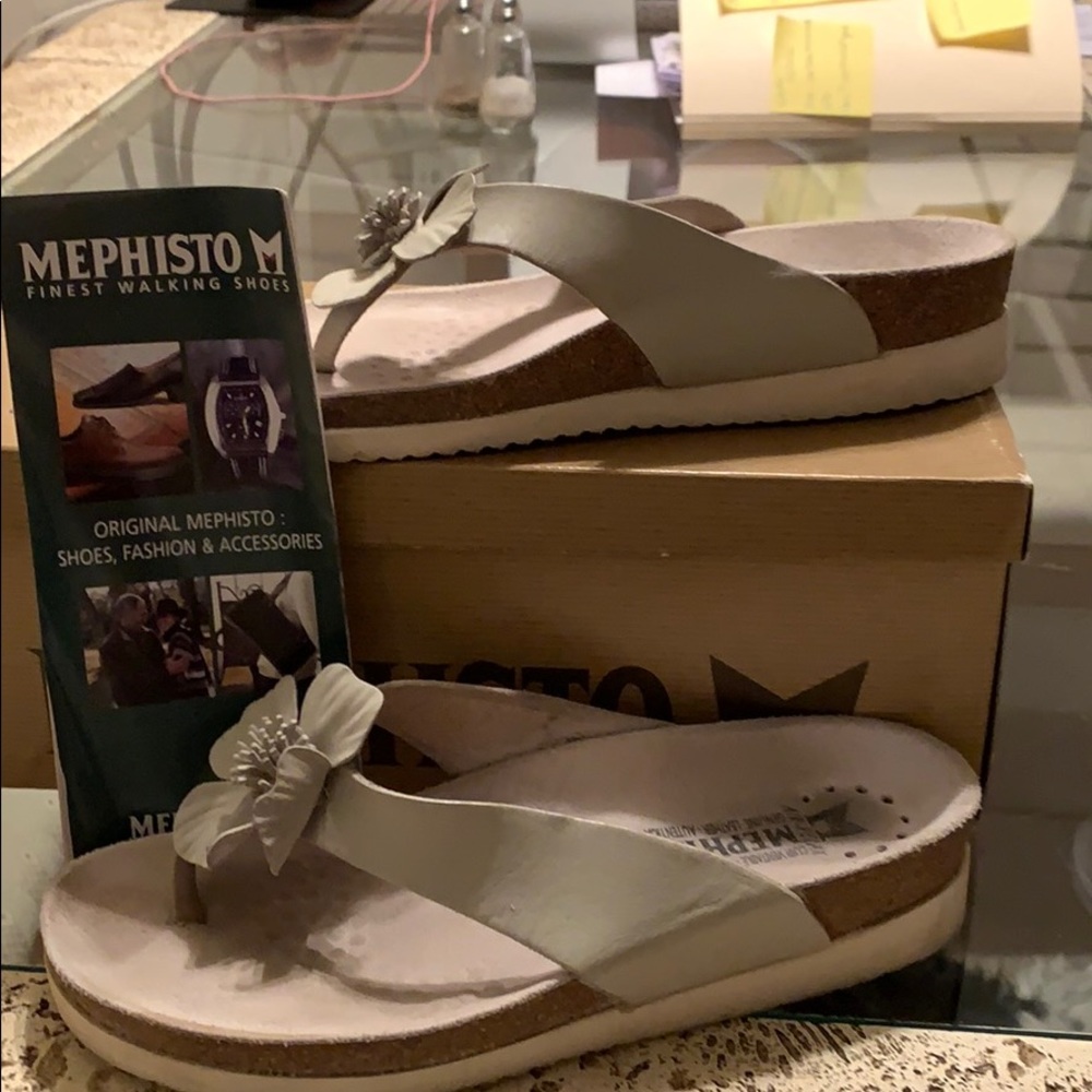 Mephisto off white sandals